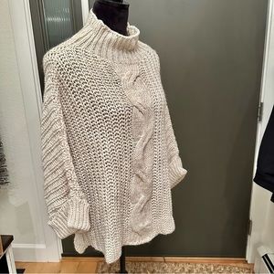 Women’s oatmeal alpaca/wool blend knit poncho S/M